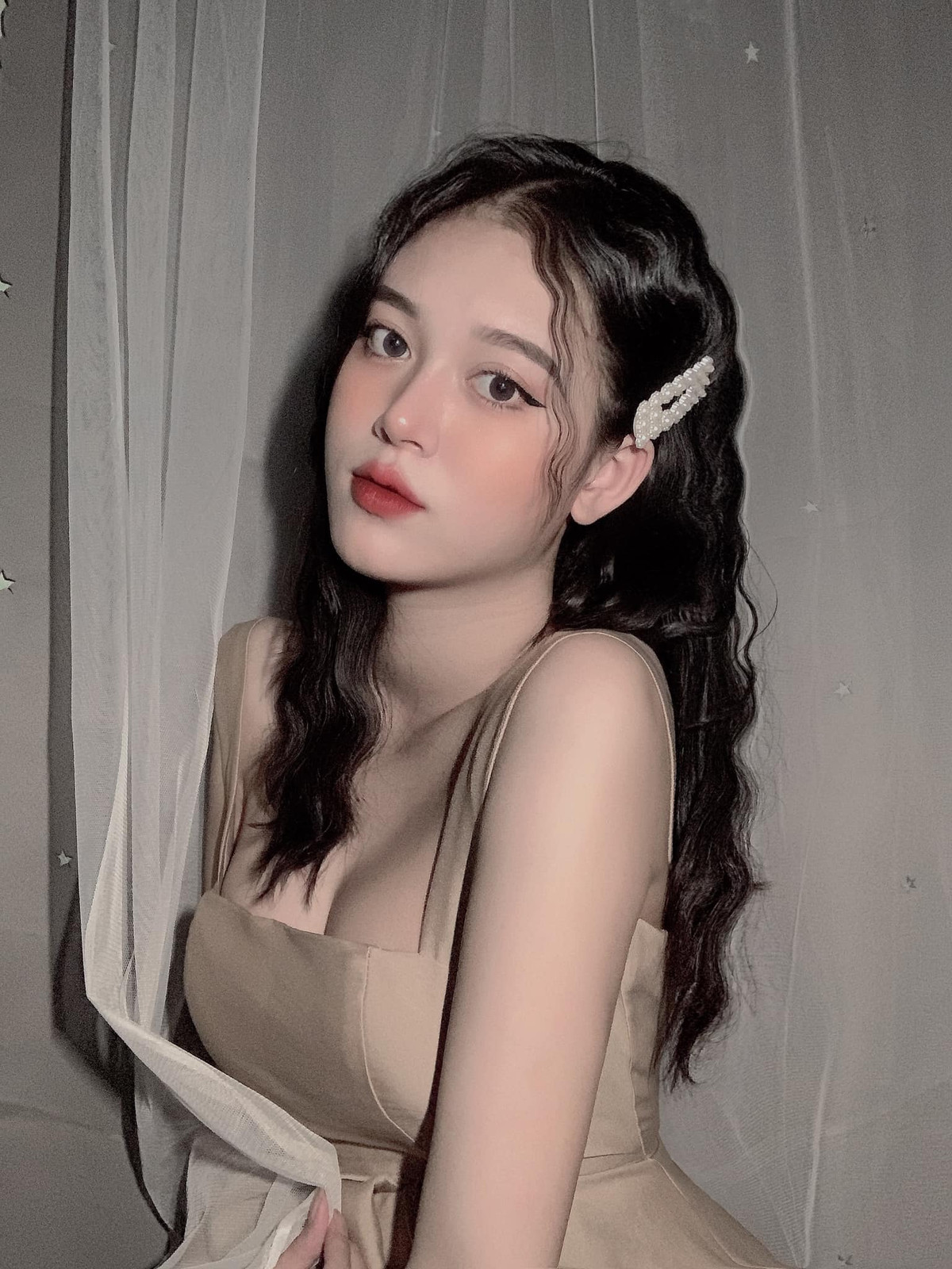 Mỗi lần đi chơi, gái xinh 10X không ngại khoe vóc dáng nuột nà, vòng eo con kiến khi diện biniki.