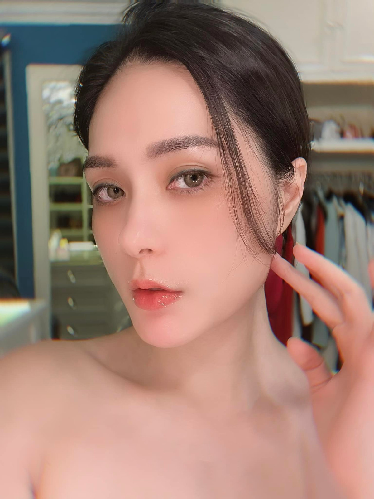 Ngoài việc khiến netizen trầm trồ về độ giàu có, Đoàn Di Băng còn làm nhiều người đi từ ngạc nhiên này đến ngạc nhiên khác khi liên tục để lộ gương mặt thẩm mỹ.