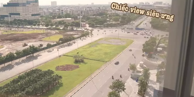 Không tiết lộ giá trị cụ thể nhưng Thu Hoài cho biết đây là căn hộ đắt nhất khu, bởi diện tích lớn và nằm ở vị trí đắc địa.