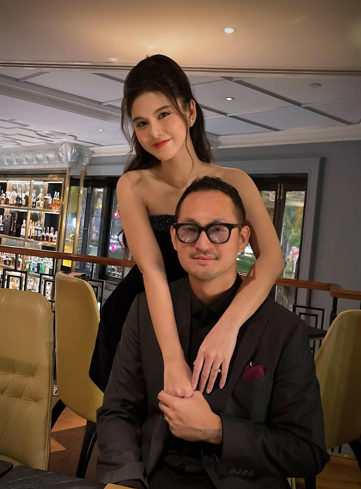 Bên cạnh sự nghiệp thành công, Thu Hoài còn có cuộc hôn nhân nhiều người mơ ước. Ảnh: Tổng hợp