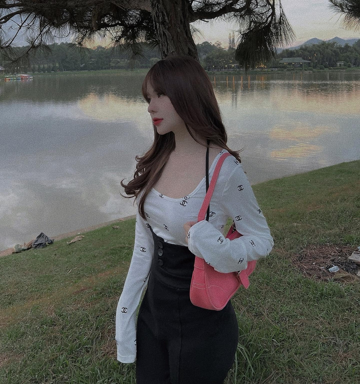 Mỗi bức ảnh mà cô nàng đăng tải đều nhận về nhiều lượt like và bình luận khen ngợi. Ảnh: FBNV