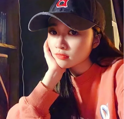 Tốt nghiệp trường danh giá, hiện 9X đang công tác tại British University Vietnam - trường đại học 100% vốn nước ngoài, có mức học phí khoảng 100 triệu/ kỳ.