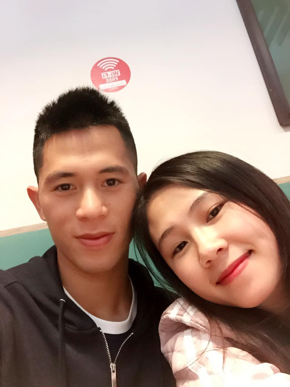 Đến cuối tháng 9 cùng năm, Trang Heo để trạng thái mối quan hệ là "đã đính hôn" với Đình Trọng trên trang cá nhân.