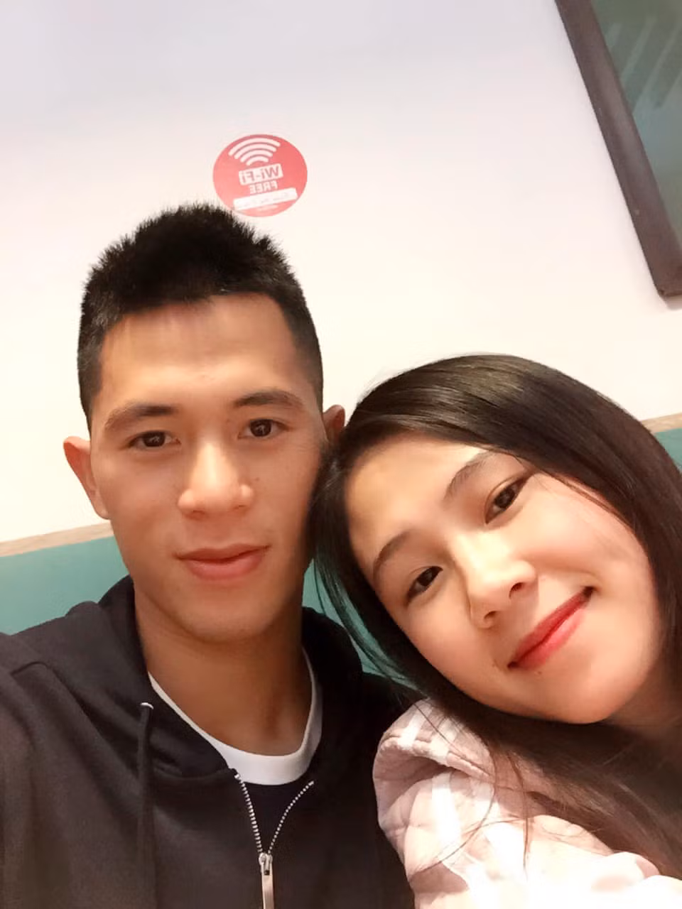 Đến cuối tháng 9 cùng năm, Trang Heo để trạng thái mối quan hệ là "đã đính hôn" với Đình Trọng trên trang cá nhân.