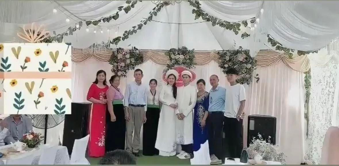 Mới đây những hình ảnh về lễ ăn hỏi của cầu thủ Đình Trọng cùng bạn gái lâu năm Trang Heo đang nhận về sự quan tâm cực lớn từ người hâm mộ.