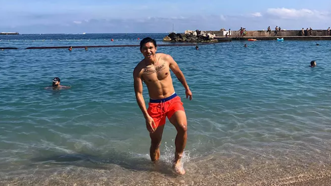 Hình ảnh Văn Hậu khi ở Hà Lan. Múi bụng và các cơ hiện rõ sự khoẻ khoắn, săn chắc hơn rất nhiều.