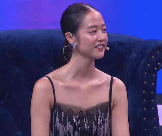 Kiểu tóc cột cao được netizen khẳng định là không phù hợp với nữ chính Người Ấy Là Ai tập 5. Ảnh: Tổng hợp