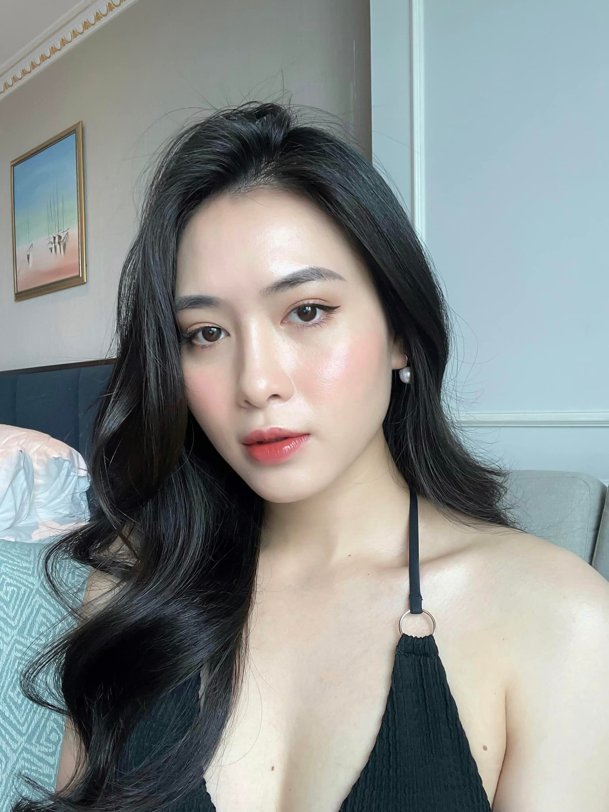 Làn da trắng mịn màng, dung mạo xinh đẹp giúp nữ MC thể thao luôn tạo được thiện cảm với người nhìn.