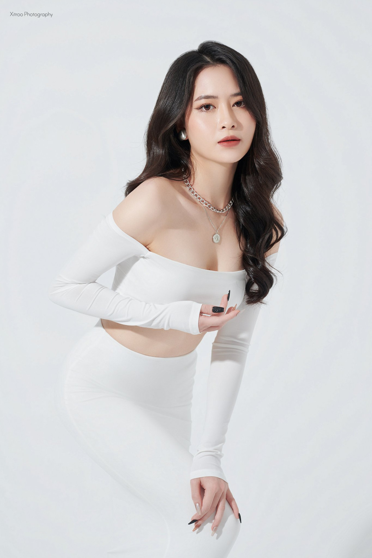 Theo dõi trang cá nhân của Hồng Anh, người ta nhận thấy cô có phong cách thời trang khá ấn tượng ở ngoài đời, khác hẳn mỗi lần cô nàng lên sóng.