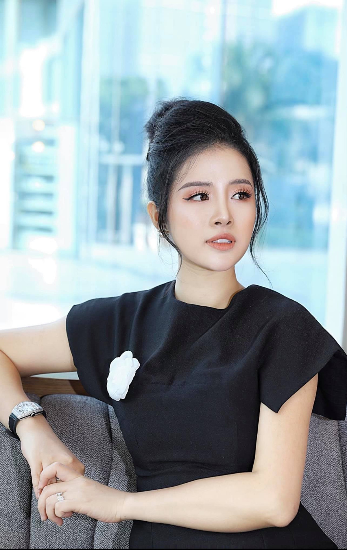 Với gương mặt bầu bĩnh và làn da trắng trẻo, nhan sắc xinh đẹp của Hải Vân luôn thu hút mọi ánh nhìn mỗi lần xuất hiện. Ảnh: FBNV