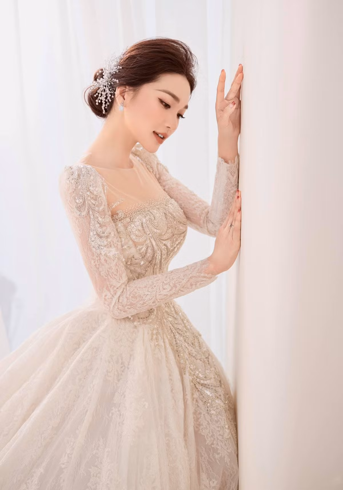 Lấn sân vào ngành giải trí, Ngọc Nữ cho thấy một hình ảnh rất khác của bản thân. Vẻ đẹp toát ra từ bản lĩnh và sự tự tin. Ảnh: FBNV