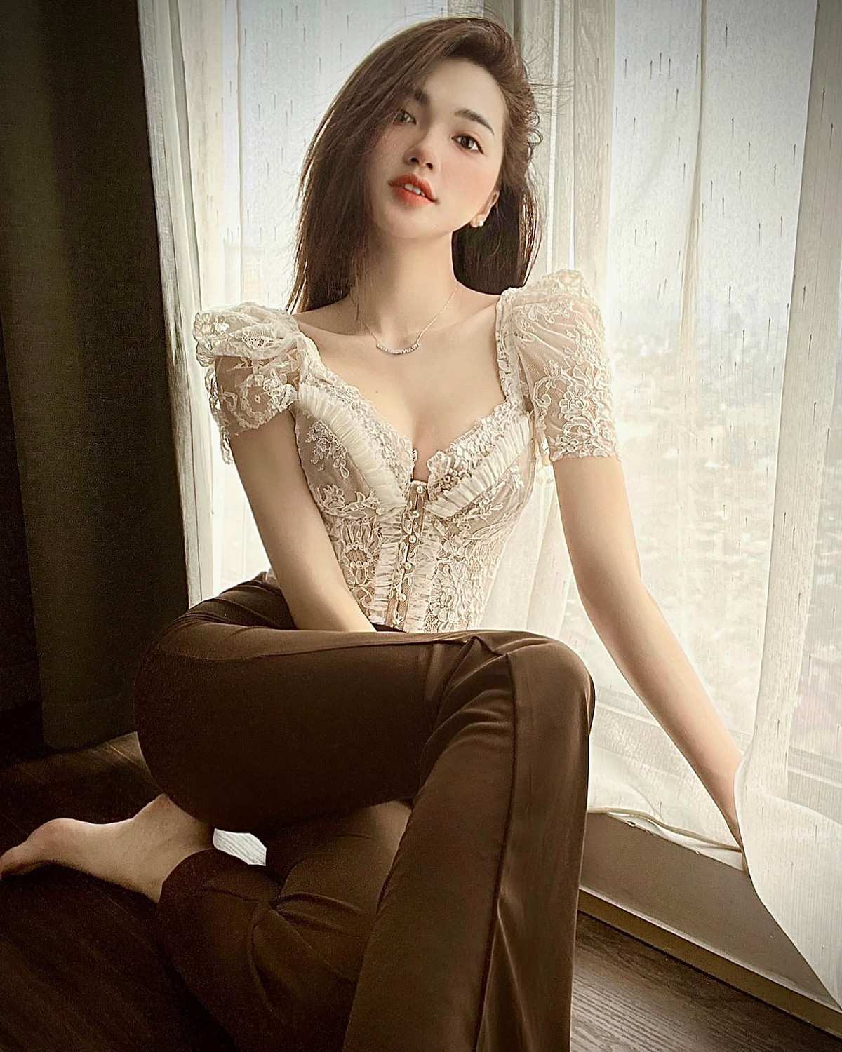 Ngoài ra, tin đồn tình cảm giữa Ngọc Nữ với chàng cầu thủ đồng hương Phan Văn Đức cũng từng khiến công chúng chú ý.