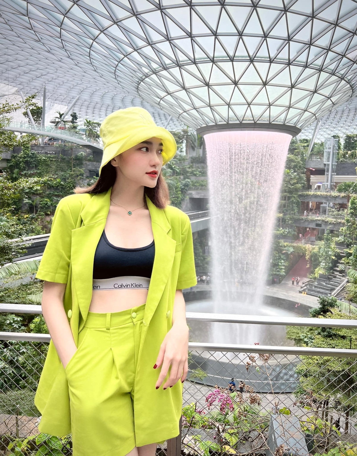 Gái xinh xứ Nghệ được biết đến lần đầu tiên vào năm 2017 khi làm PG hỗ trợ trao giải cho cuộc thi "Người đẹp Kinh Bắc 2017".