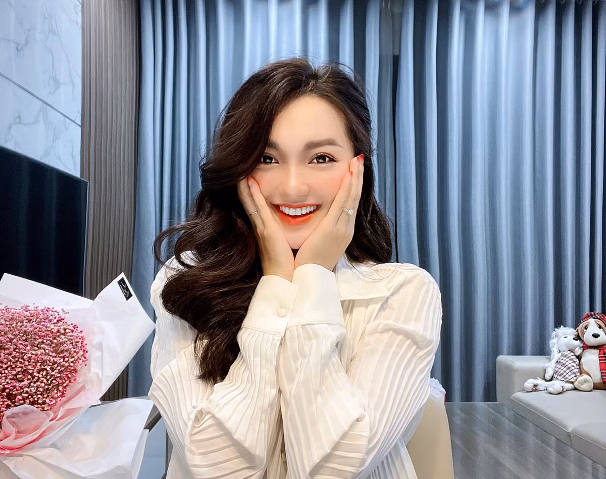 Không còn hình ảnh nữ sinh thôn quê ngây thơ, dễ thương, Ngọc Nữ của hiện tại sang chảnh và nóng bỏng.