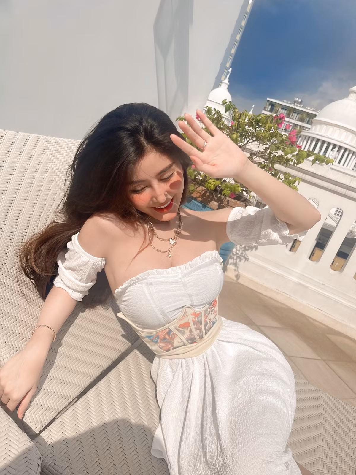 Võ Ngọc Trân từng chia sẻ cô thấy mình đang ở độ tuổi thanh xuân và muốn mặc những bộ trang phục thoải mái, tôn được vóc dáng của bản thân. Ảnh: FBNV