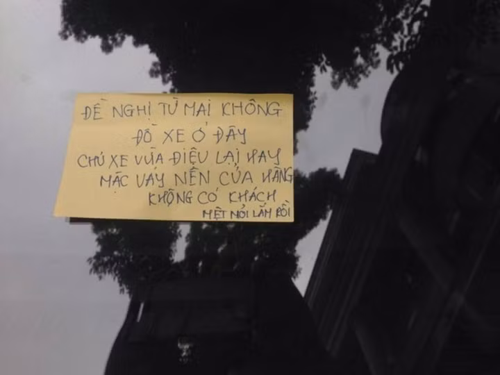 Lời nhắn nhủ rất tinh tế, mềm mỏng nhưng cũng không kém phần răn đe đến từ gia chủ bị xe chắn lối.