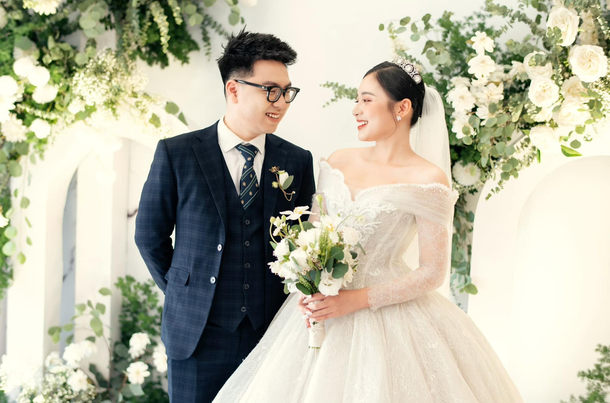 Mới đây nữ MC gây chú ý khi lên tiếng đáp trả trước những bình luận cho rằng tất cả những thành công của cô hiện tại đều là nhờ chồng.