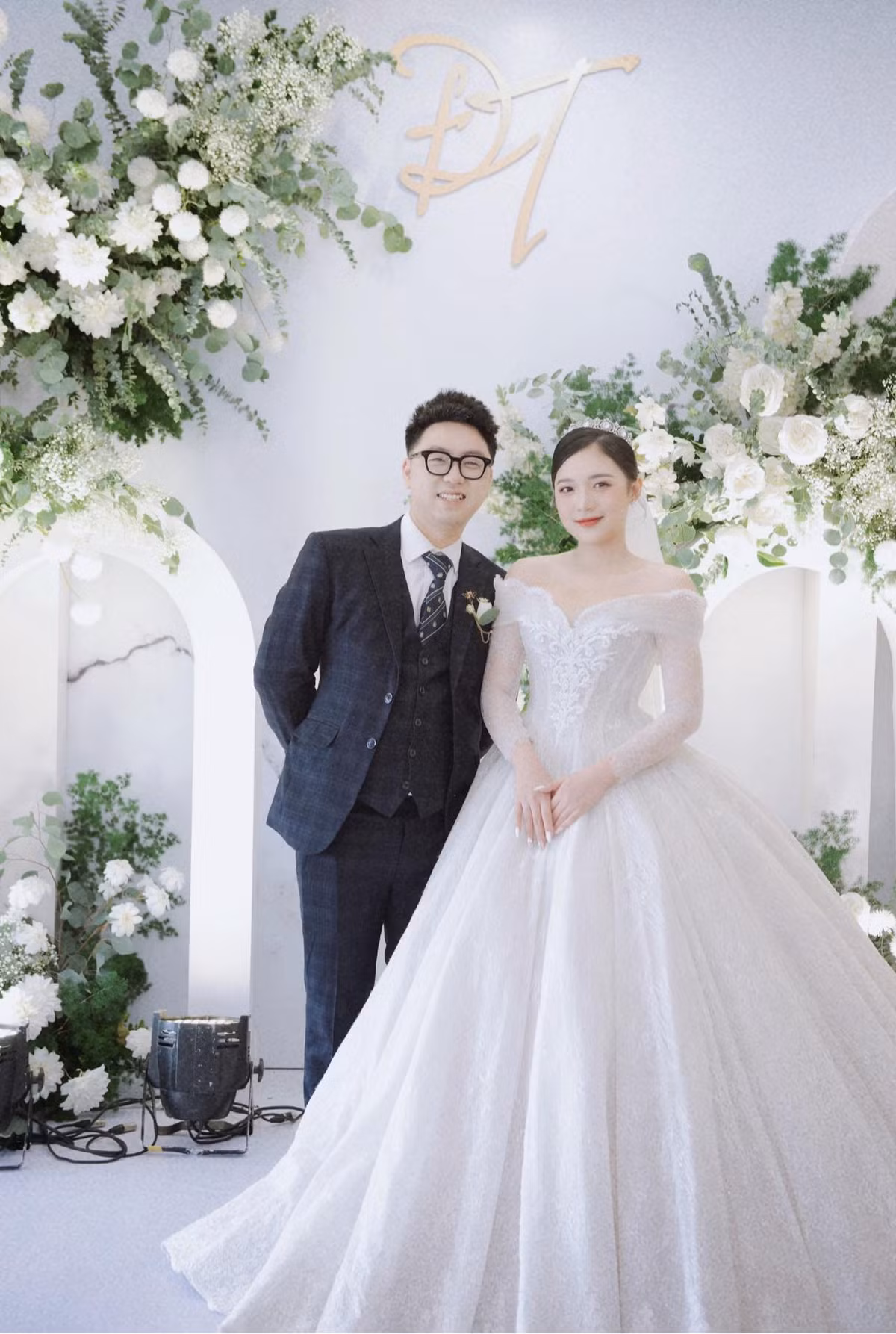 Đồng thời, MC Phương Thảo cũng phủ nhận việc được chồng giúp đỡ mới có thể đạt được thành tựu như ngày hôm nay.