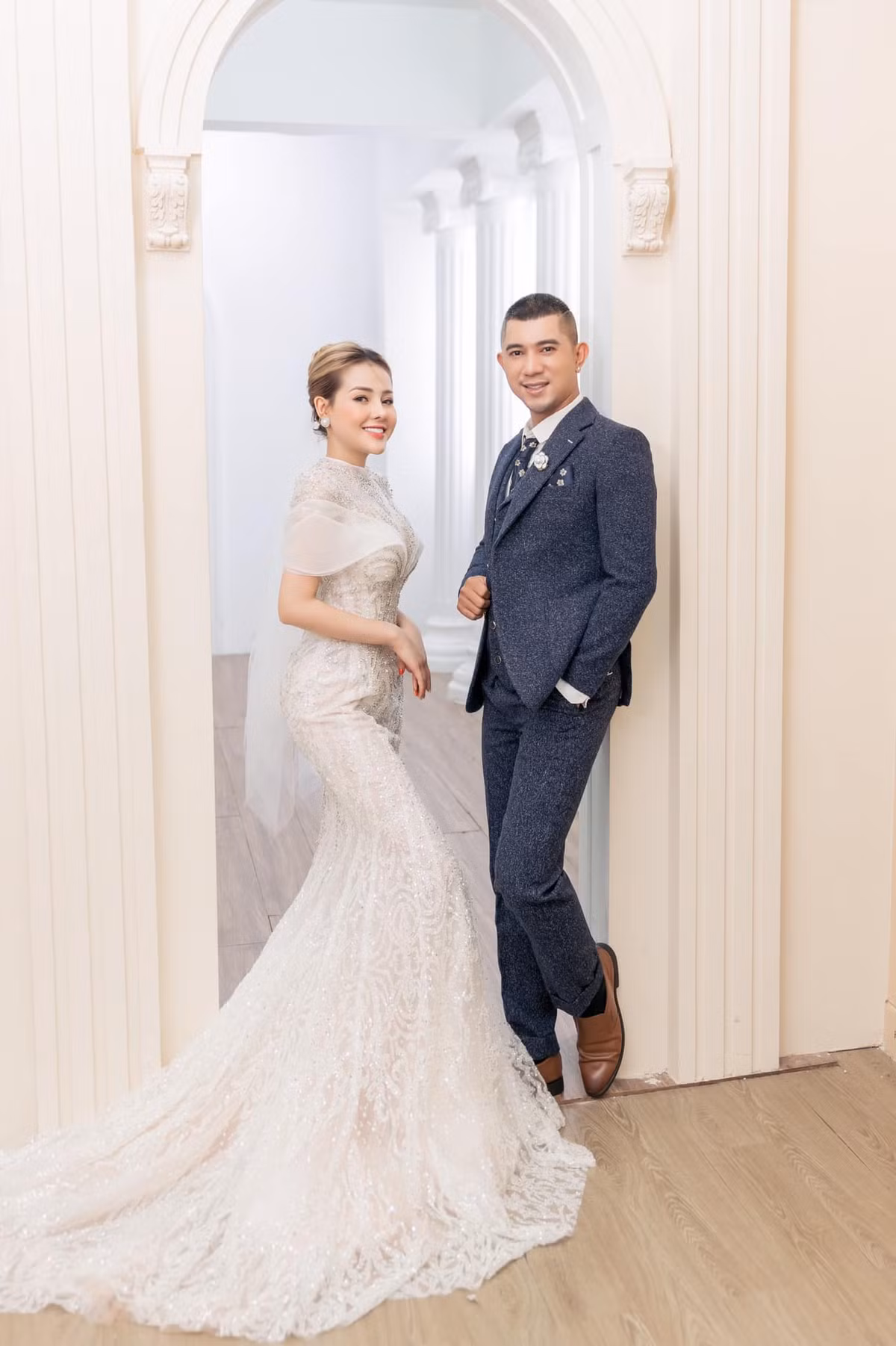 Bên dưới bài viết, nhiều cư dân mạng cũng đã để lại những lời khen cho bộ ảnh cưới của Lương Bằng Quang và Ngân 98.