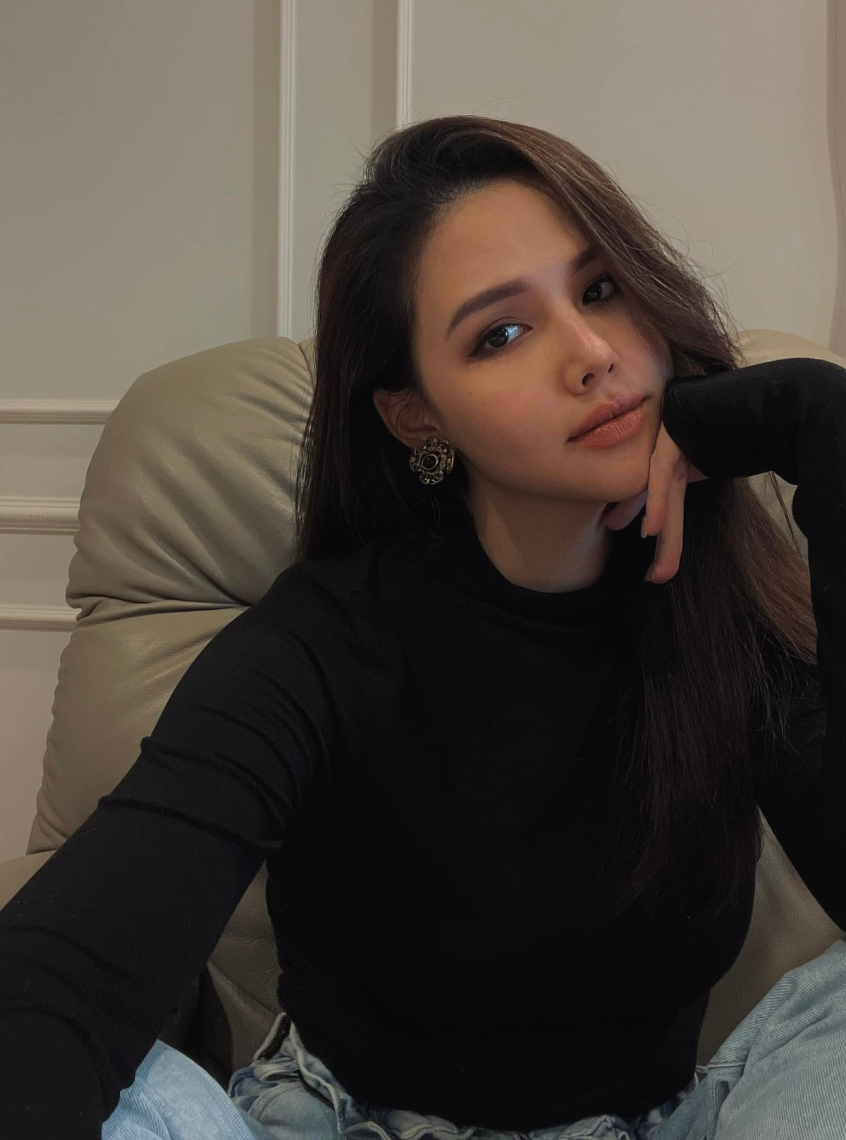 Nhiều người nhận xét nhan sắc của Phanh Lee ngày càng thăng hạng rõ rệt từ khi kết hôn với ông xã và trải qua một lần sinh nở.