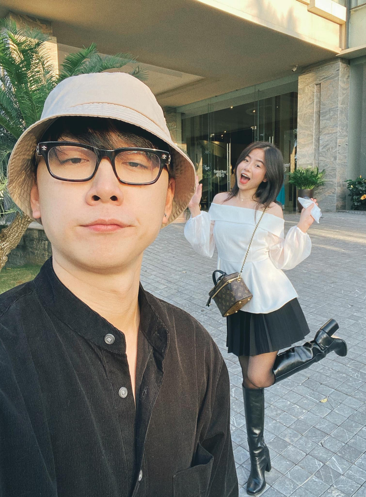 Cặp vợ chồng hot boy - hot girl Ba Duy và Nam Thương cùng hai con Đậu - Bún hiện tại đang là gia đình hot nhất nhì MXH.