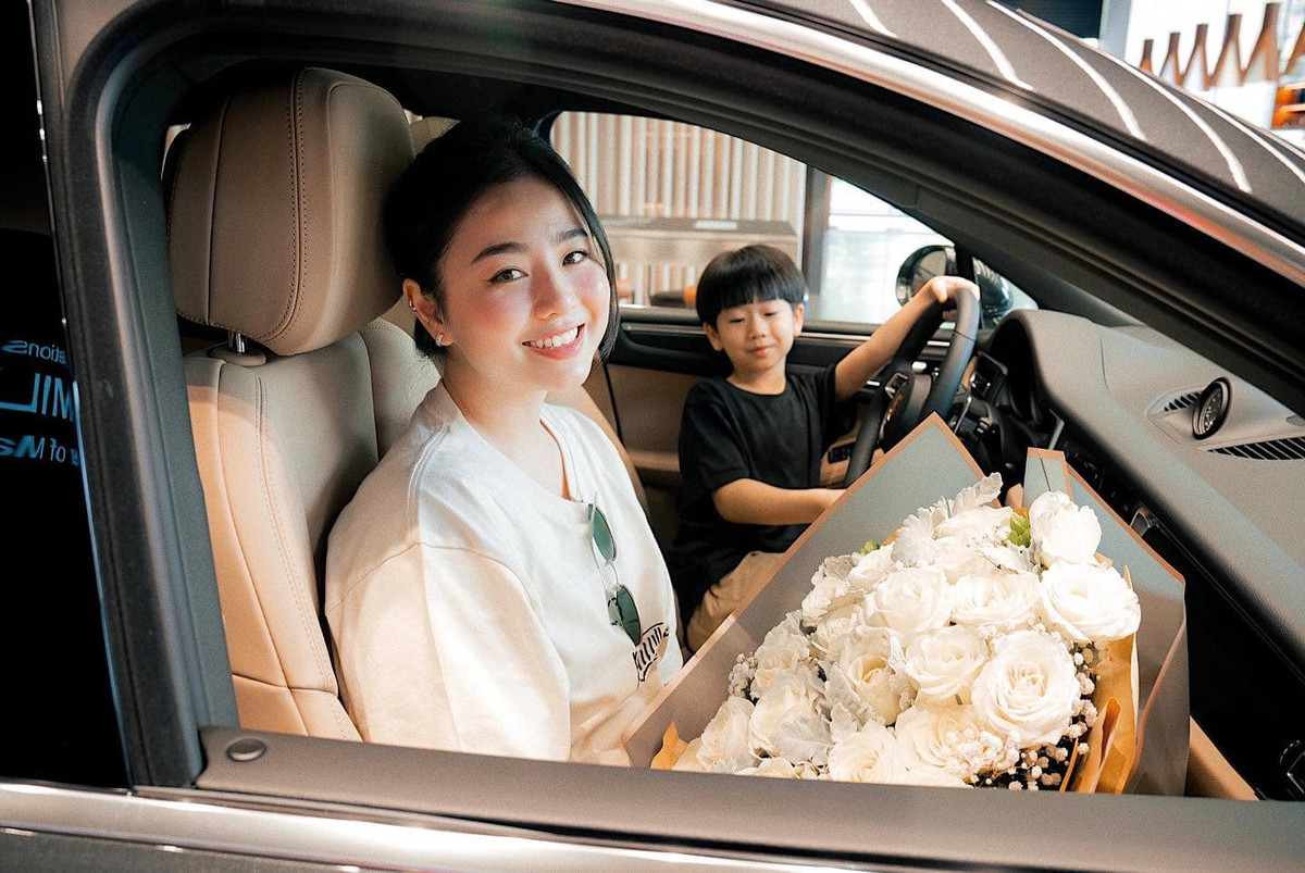 Hình ảnh xuất hiện khiến ai nấy cũng trầm trồ, ngưỡng mộ, xen lẫn ghen tị với Nam Thương.