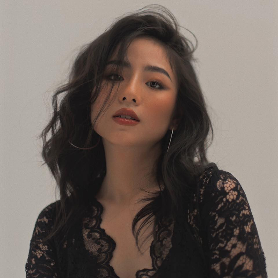 Dù không có hoạt động gì nổi trội trong giới showbiz nhưng nhờ vẻ ngoài xinh đẹp cùng mối tình đẹp như mơ với hot boy Ba Duy, Nam Thương vẫn có lượng fan lớn.