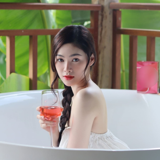 Không thể phủ nhận vẻ đẹp ngoại hình với đường nét gương mặt hài hòa, vóc dáng đẹp là điểm cộng của Barbie Piyamarth.