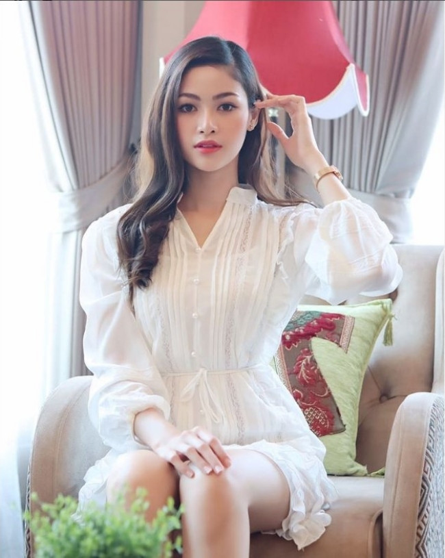 Barbie Piyamarth còn là một Youtuber khá có tiếng, trên kênh của mình cô nàng thường chia sẻ các bí quyết làm đẹp cho hội chị em.