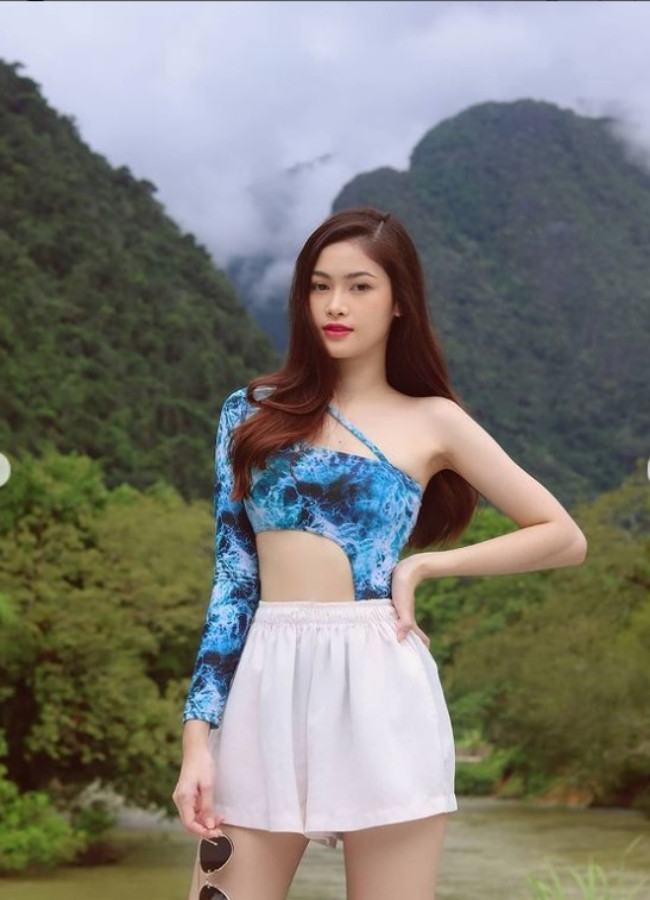 Cô còn là một trong những mỹ nhân sở hữu nhan sắc ngọt ngào nhất làng giải trí Lào.