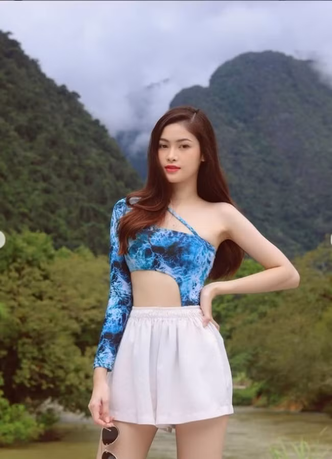 Cô còn là một trong những mỹ nhân sở hữu nhan sắc ngọt ngào nhất làng giải trí Lào.