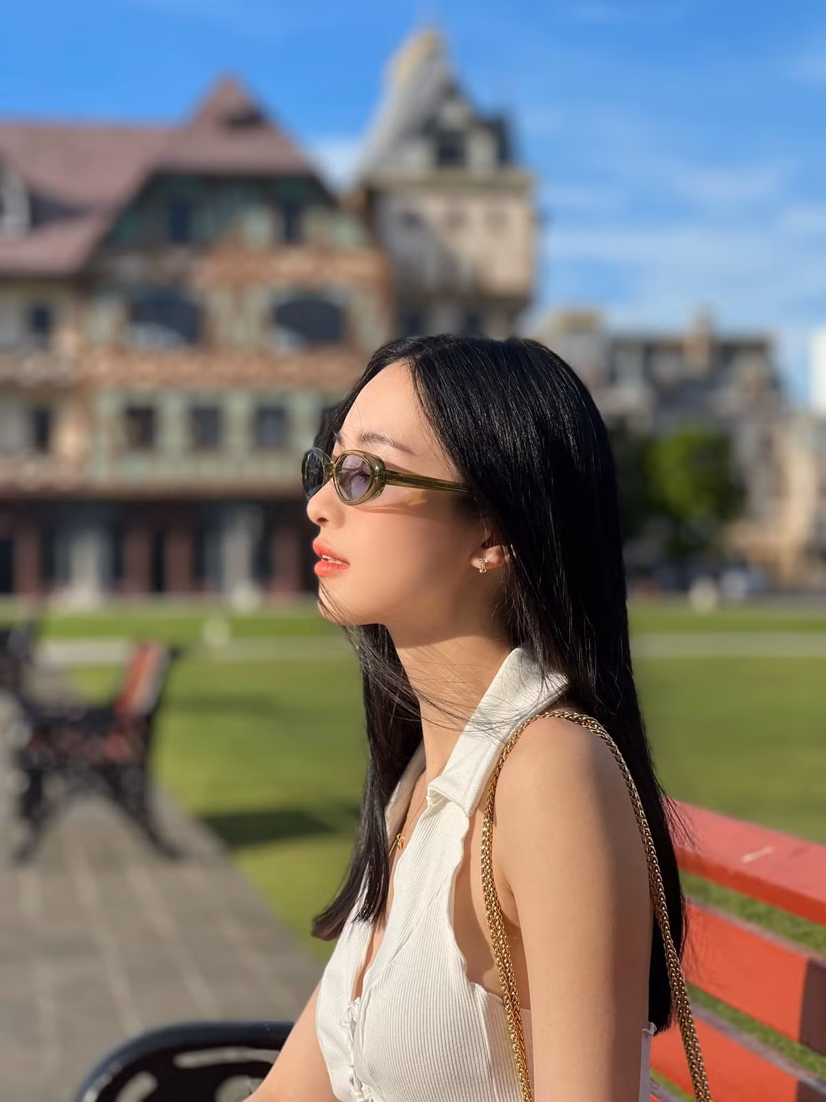 Hiện tại, Jun Vũ đa dạng hơn trong cách lựa chọn trang phục. Nhất là việc thử nghiệm những bộ đồ có thiết kế thách thức.