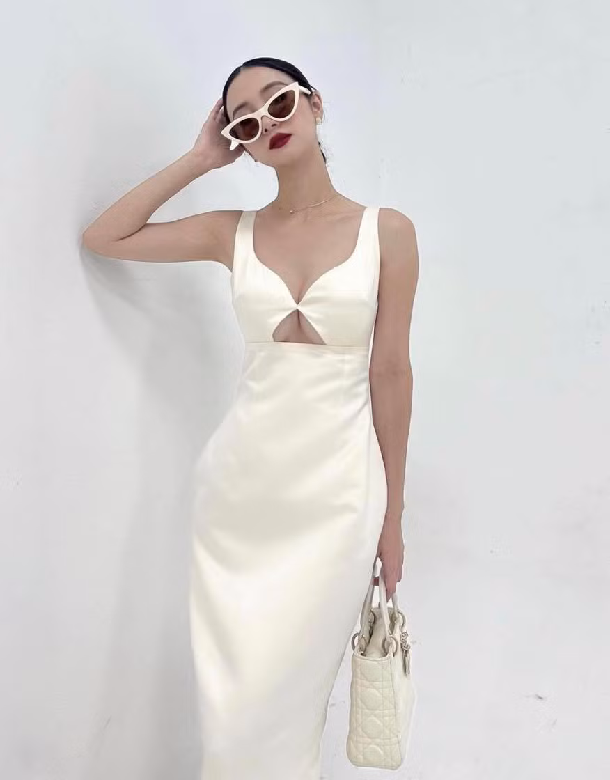 Hình ảnh gợi cảm của Jun Vũ đã nhanh chóng nhận về vạn lời khen từ cư dân mạng, hầu hết đều nhận xét cô đã "lột xác" hoàn toàn thành công.