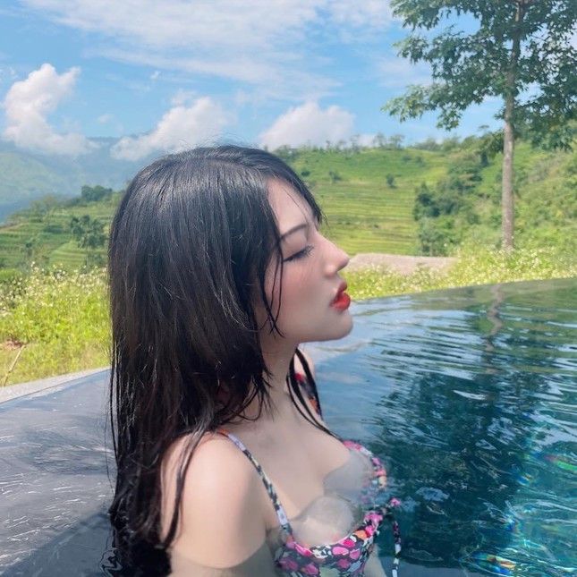 Ngoài công việc mẫu ảnh, hiện nay hot girl Bích Ngọc còn có vai trò là một KOLs cho nhiều nhãn hiệu. Ảnh: Tổng hợp