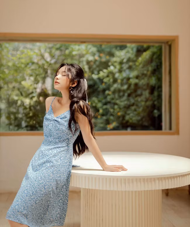 Nhiều người nhận xét Thu Hà không khác gì những nữ chính thường xuất hiện trong truyện tranh nhờ nét đẹp trong trẻo của mình.