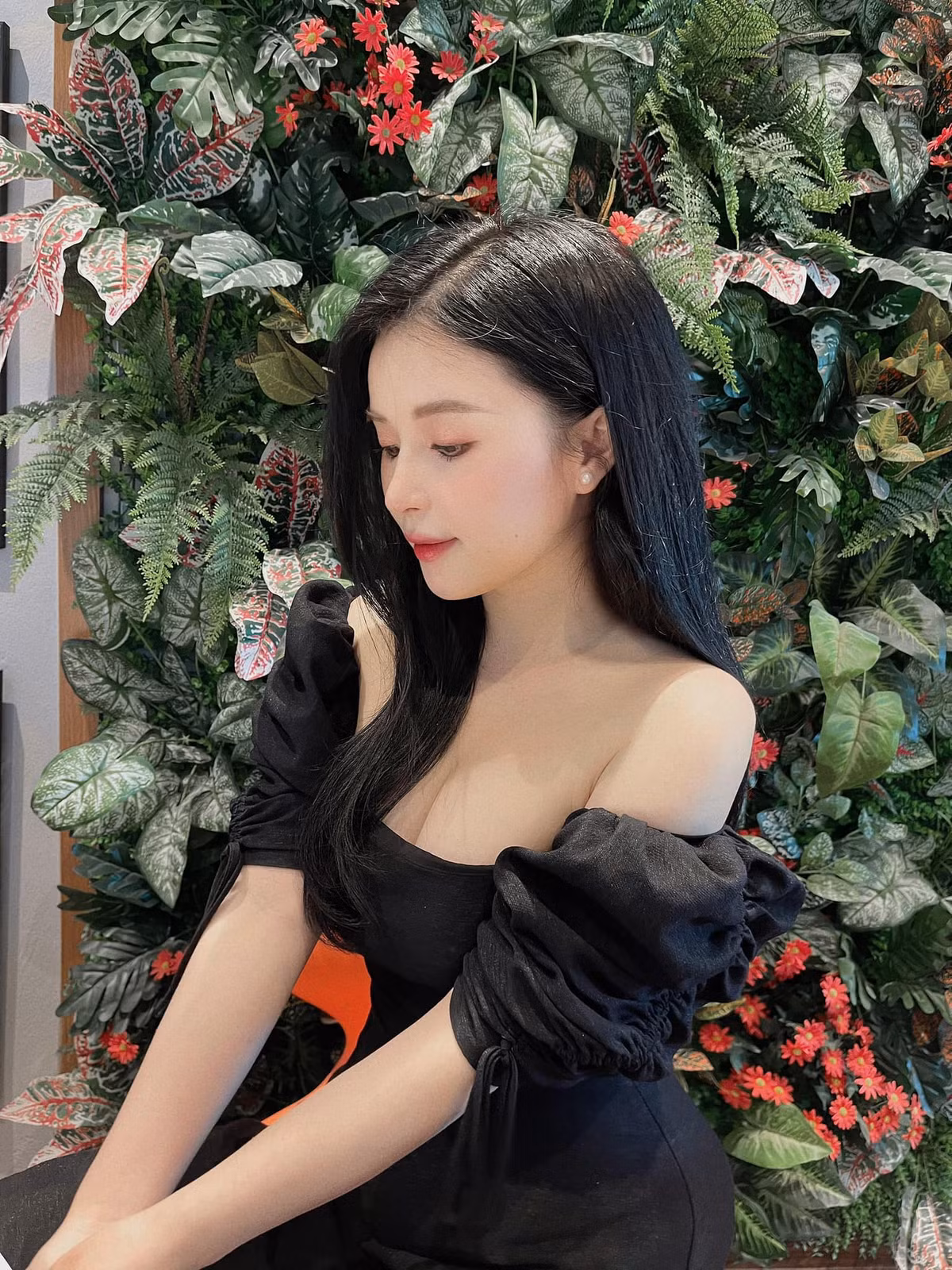 Trước đó, Thảo Nari được biết đến với hình ảnh hot girl ngây thơ, trong trẻo. Nhưng hiện tại, cô nàng theo đuổi phong cách gợi cảm, trưởng thành.