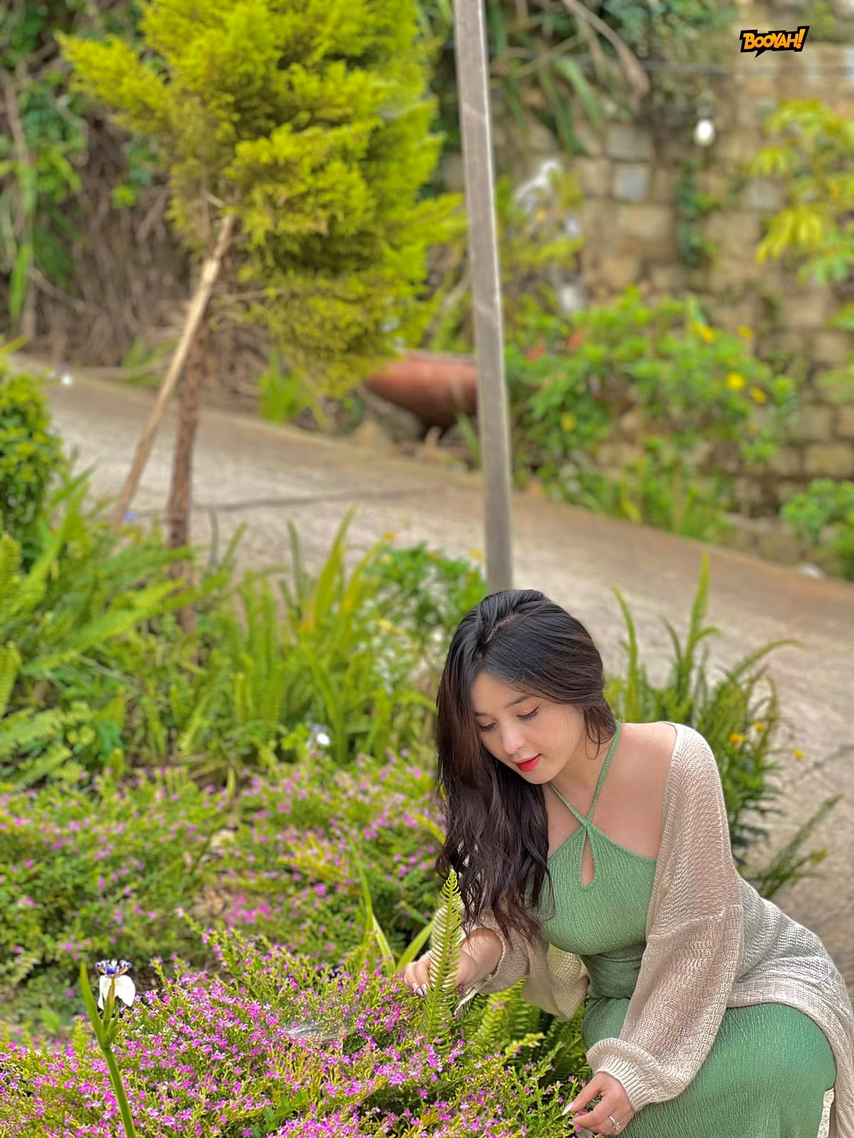 Thảo Nari ngay cả khi mệnh danh là "hot girl ăn mặc rất kín đáo nhất nhì trong làng streamer Việt Nam" vẫn luôn có sức hút đặc biệt.