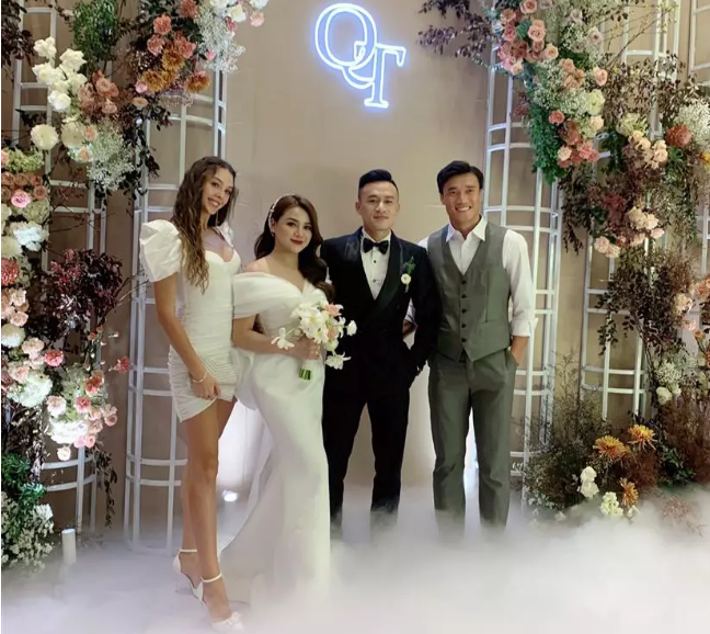 Những đồn đoán xoay quanh chiếc váy mà Dianka Zakhidova diện hoàn toàn là hiểu nhầm, bởi lẽ nó chỉ khá giống nhau về thiết kế, nhưng nếu nhìn kỹ thì hai chiếc váy này hoàn toàn không có điểm chung.