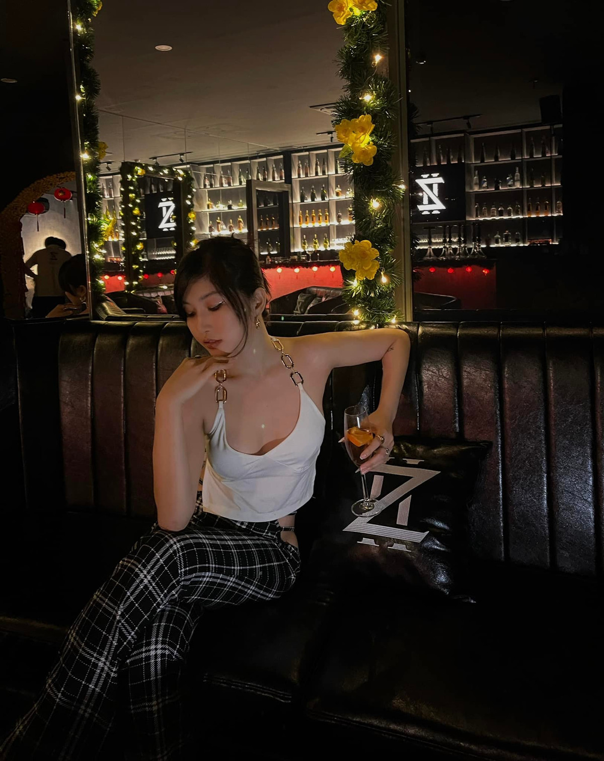 Sở hữu vòng eo 60cm, Heri Trương là một trong những thí sinh có vòng eo con kiến khi tham gia dự thi vòng online của Hoa hậu Hoàn vũ 2022.