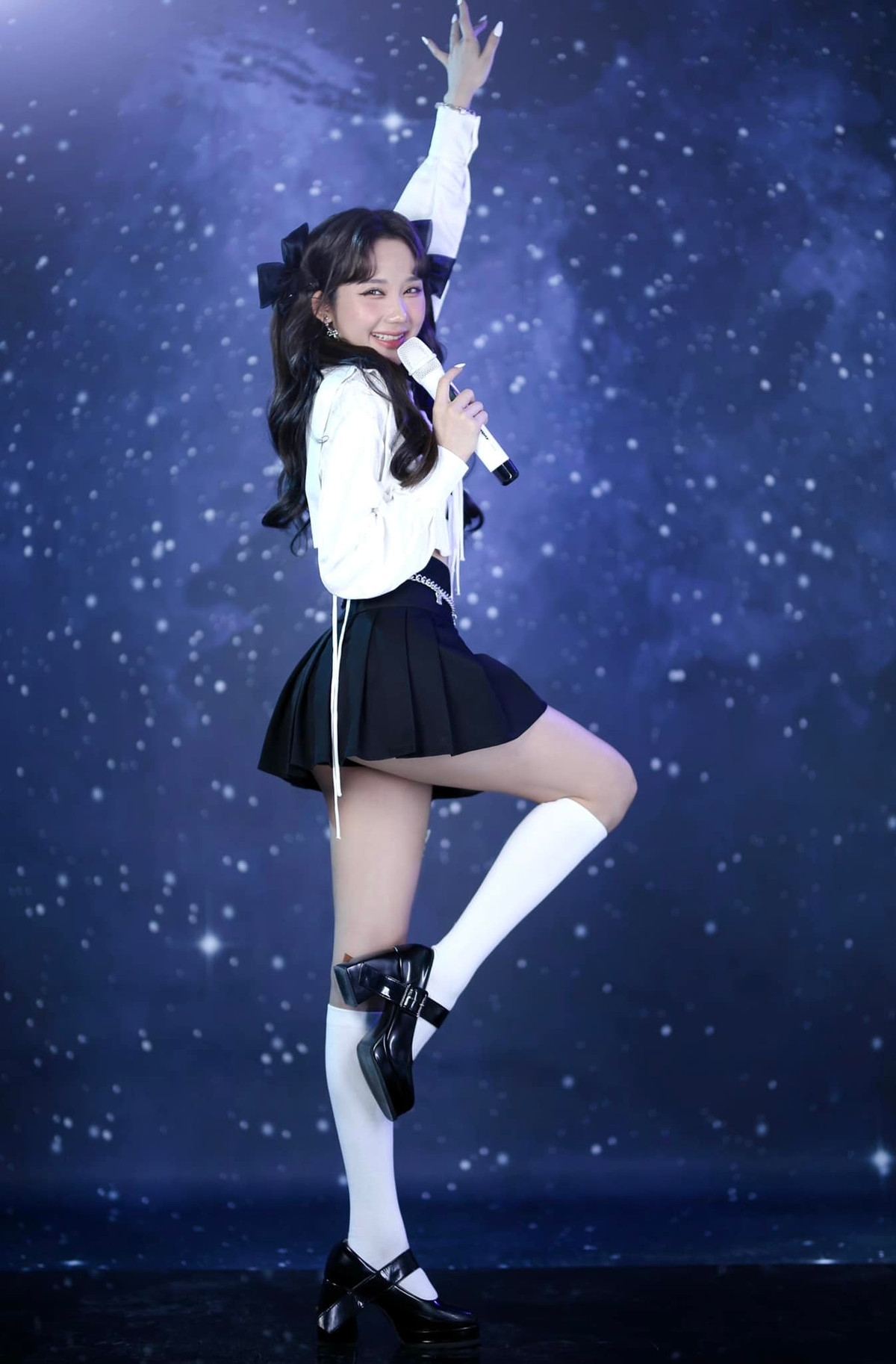 Sau khi đăng tải bộ ảnh, gái xinh Mina Young cũng nhận được khá nhiều phản ứng thú vị từ những người anh em, bạn bè thân thiết của cô nàng.