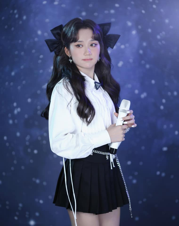 Không chỉ theo đuổi phong cách dễ thương, gần đây Mina Young đang dần "lột xác" với hình tượng mạnh mẽ hơn.