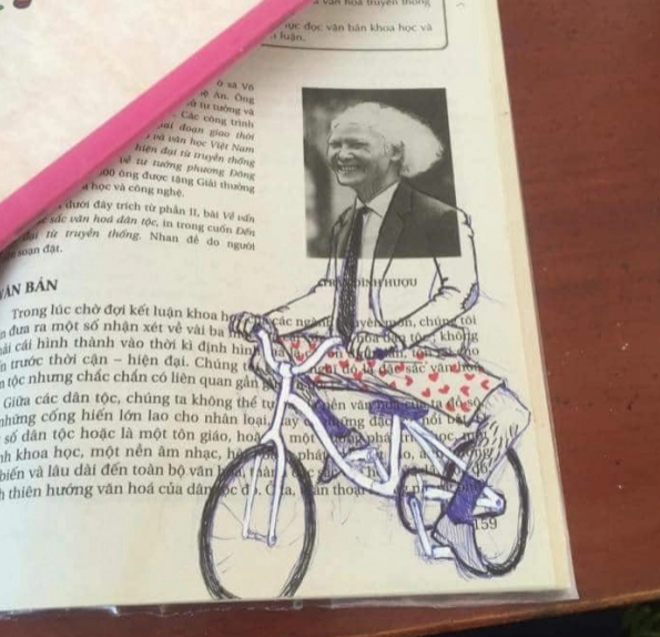 “Nhất quỷ nhì ma thứ ba học trò”, học trò ở đâu cũng tinh nghịch và thích sáng chế nhiều trò “bá đạo”. Trong đó, vẽ bậy vào sách giáo khoa là một trong những cách các cô cậu giết thời gian trong lớp học.