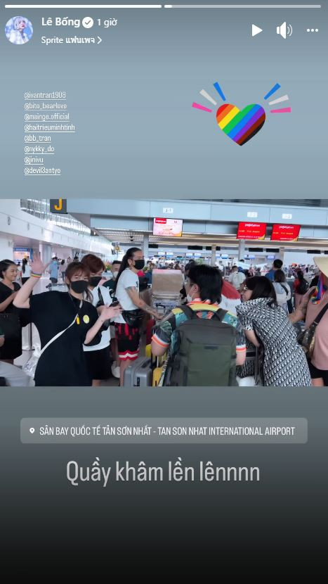 Mới đây hot girl Lê Bống còn chia sẻ khoảnh khắc "quẩy tung" tại sân bay cùng những gương mặt đình đám như BB Trần, Hải Triều... trước khi lên máy bay sang Bangkok, Thái Lan trình diễn.