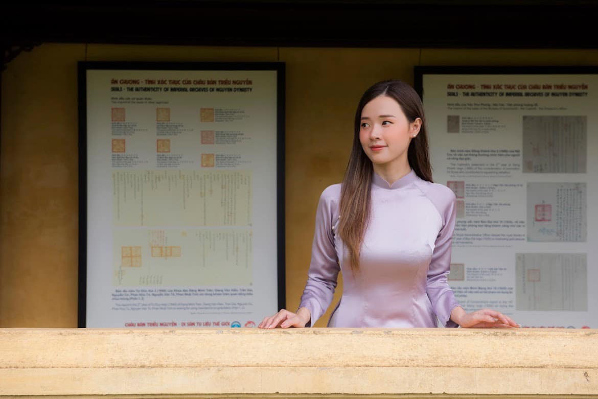 Qua loạt ảnh thả dáng trong áo dài, Midu nhận được nhiều lời khen ngợi từ công chúng.