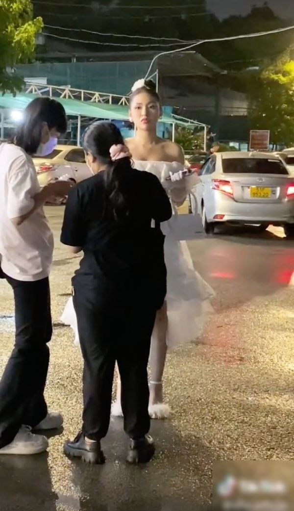 Đa số đều nhận xét rằng hot girl “trứng rán” có diện mạo thăng hạng hơn so với thời điểm trước đây.