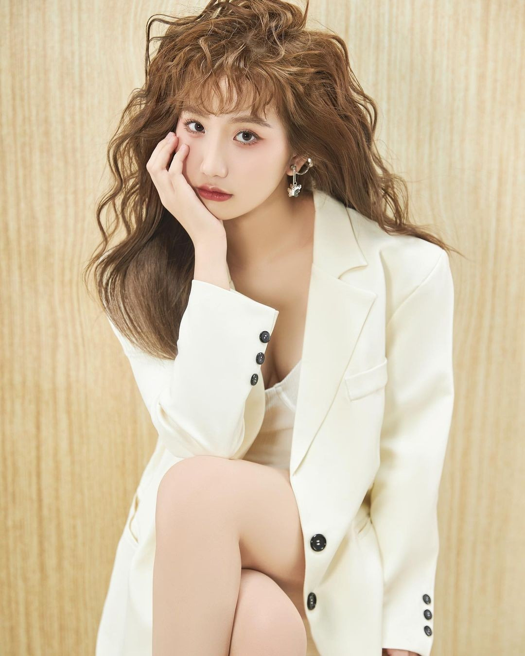 Vướng tin đồn hẹn hò thế nhưng Huyền chưa bao giờ lên tiếng về mối quan hệ này, tất cả chỉ là sự đồn đoán của cư dân mạng.