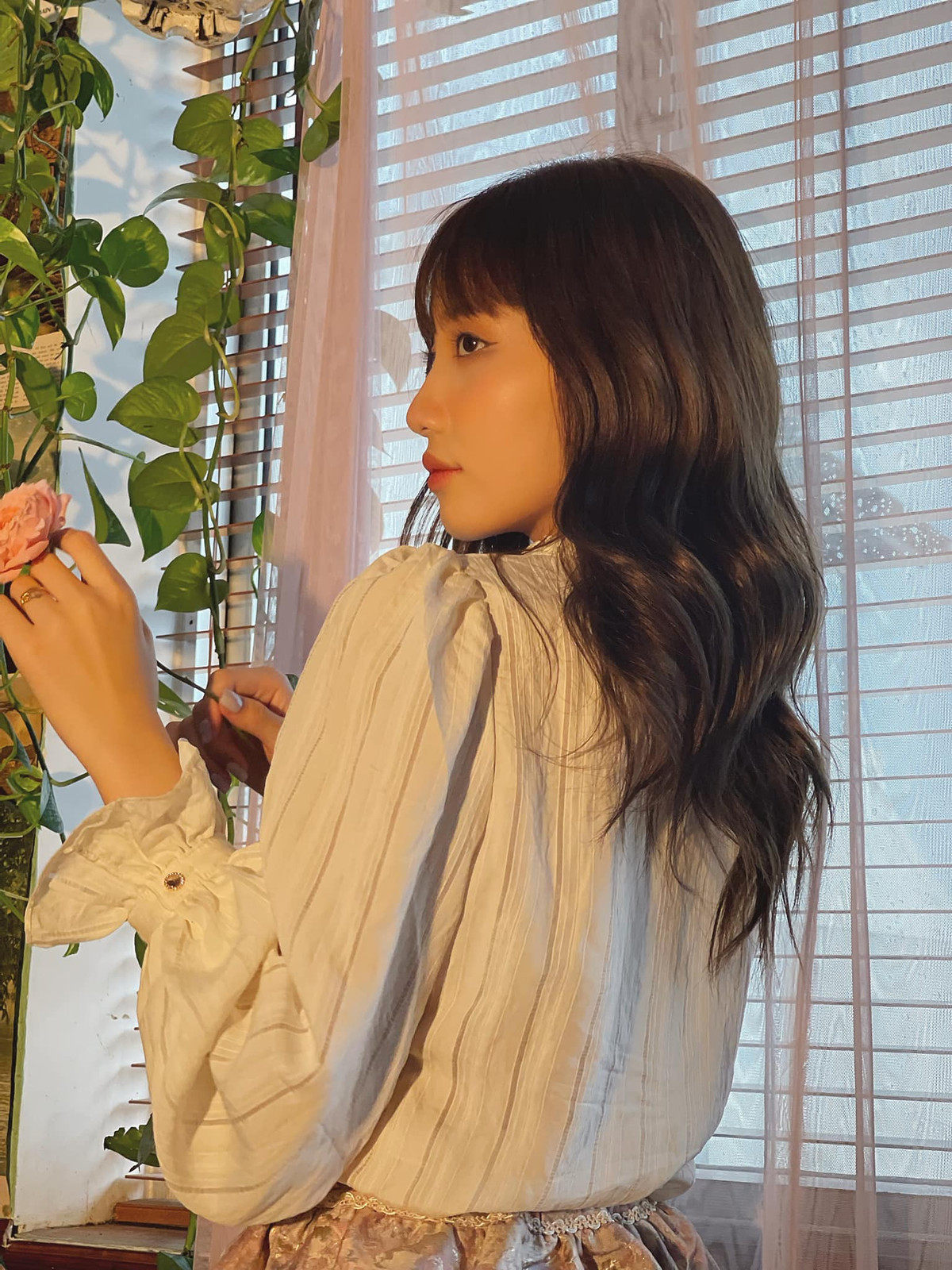 Sự nổi tiếng của Huyền phần lớn đến từ phong cách ăn mặc khá táo bạo so với tuổi của cô.