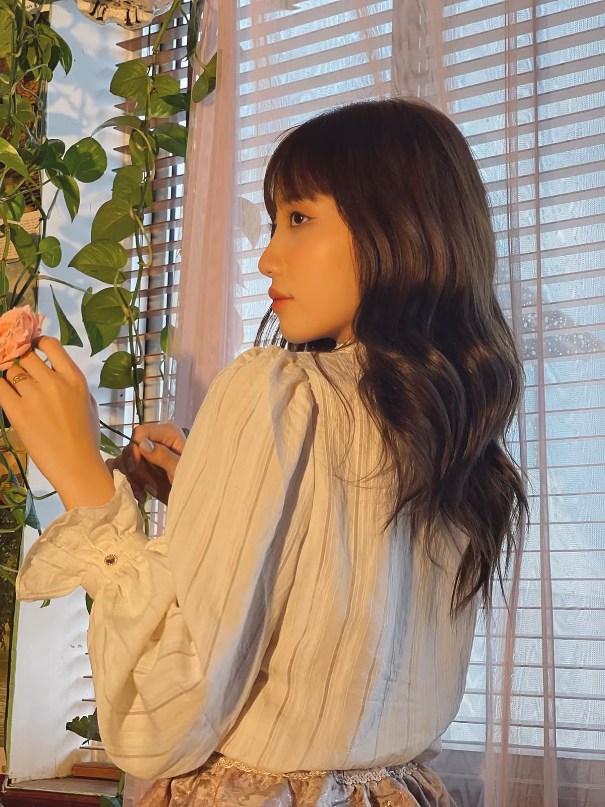 Sự nổi tiếng của Huyền phần lớn đến từ phong cách ăn mặc khá táo bạo so với tuổi của cô.