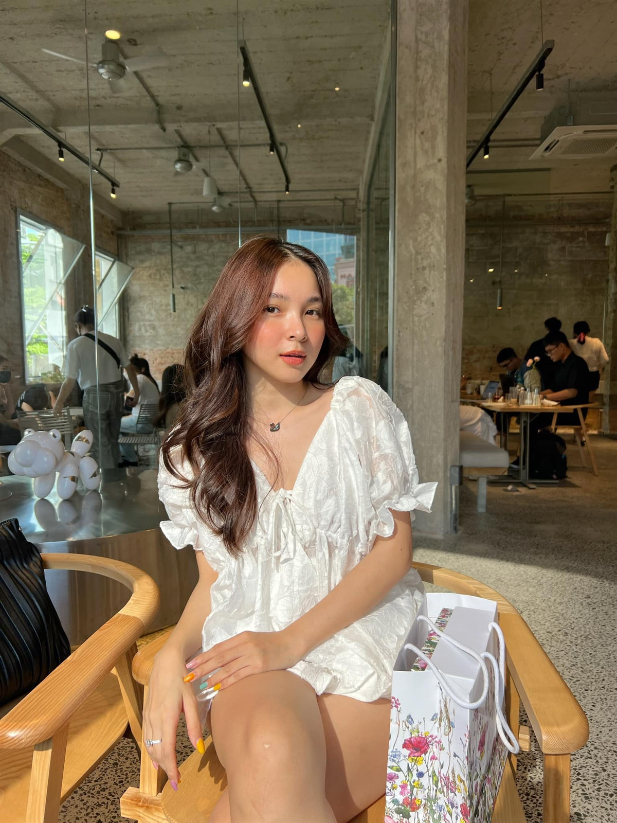 Diễm Mai vẫn sở hữu sắc vóc xinh đẹp, tươi tắn, những bức hình mà cô đăng tải nhận về nhiều lời khen ngợi.