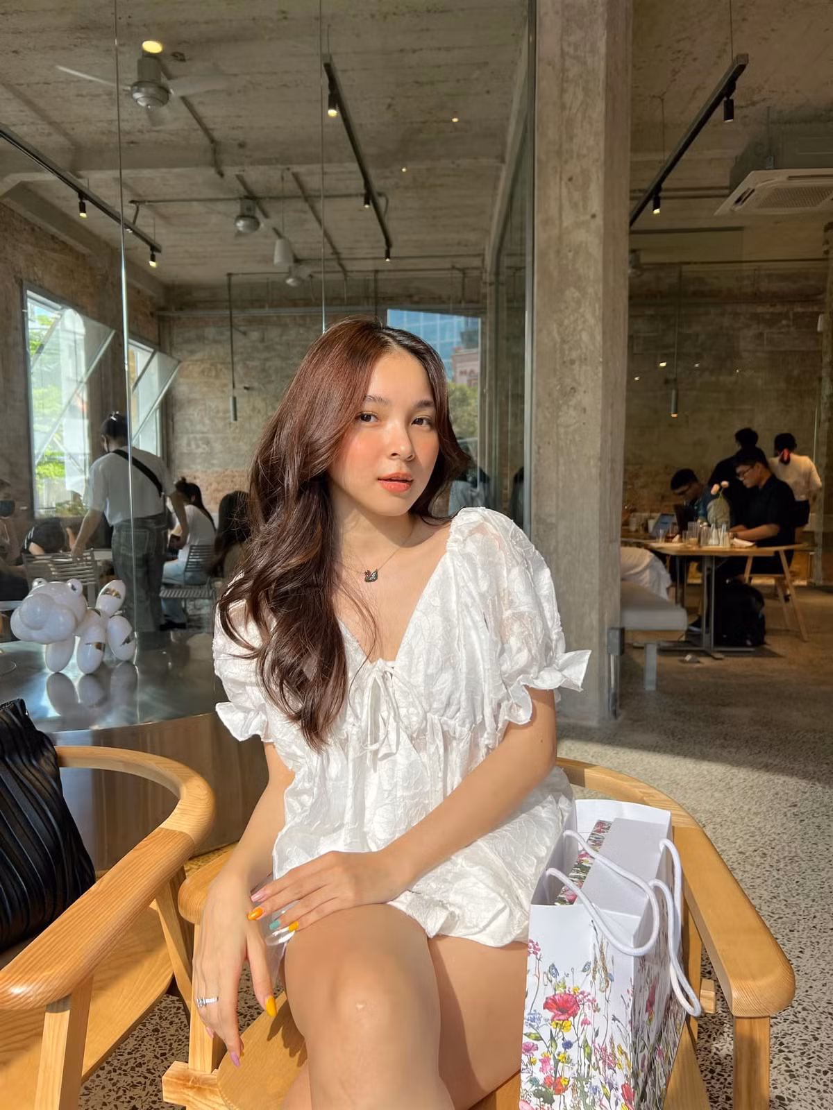 Diễm Mai vẫn sở hữu sắc vóc xinh đẹp, tươi tắn, những bức hình mà cô đăng tải nhận về nhiều lời khen ngợi.